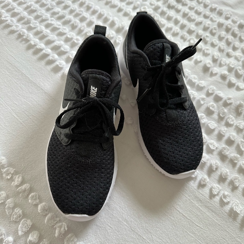 NWOT Nike Golf Shoes - Kids size 5